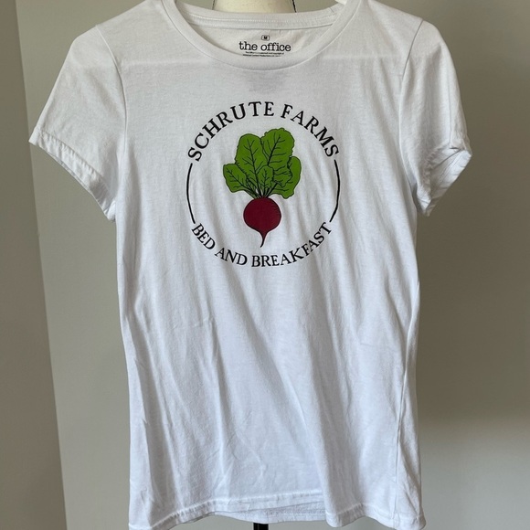 The Office Schrutte farms bed and breakfast tee shirt in a size medium TV - Picture 9 of 13